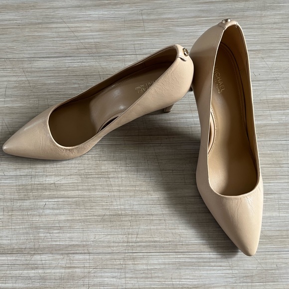 Michael Kors beige leather heel - Picture 2 of 9